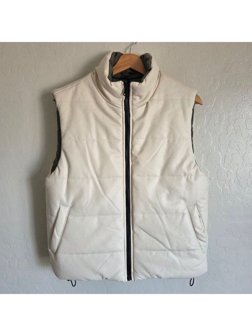 Revolve IVL Collective Reversible Puffer Vest Cream/Olive Green Sz Womens Medium